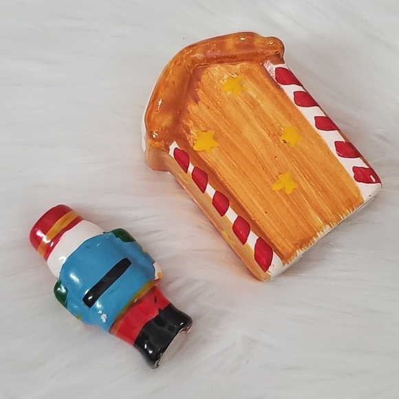 Vintage Christmas Santa Claus Nutcracker North Pole Salt & Pepper Shakers - Picture 13 of 16